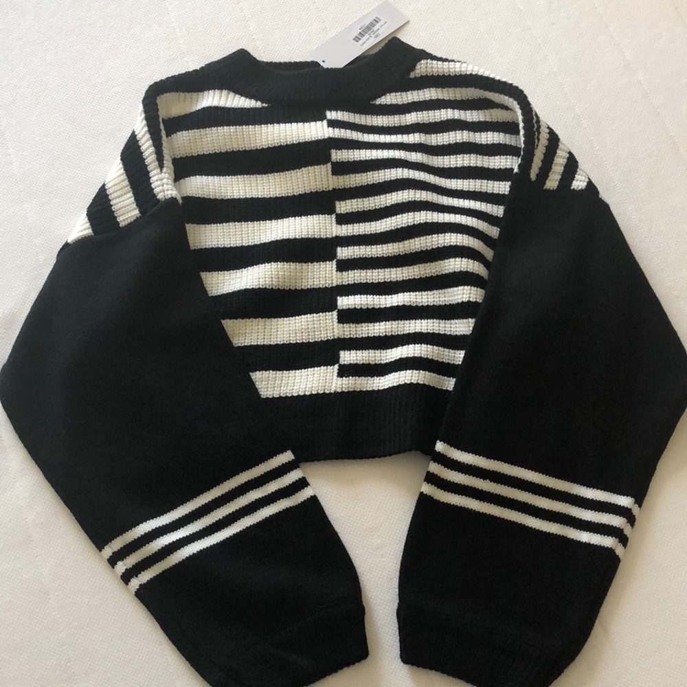 Cropped black and white sweater
